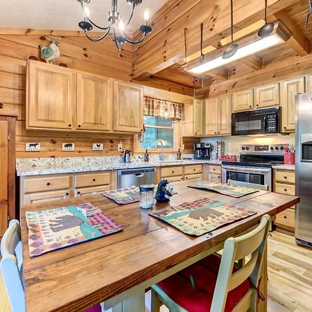 Waynesville Cabin With Covered Deck And Fire Pit! Lake Junaluska Экстерьер фото