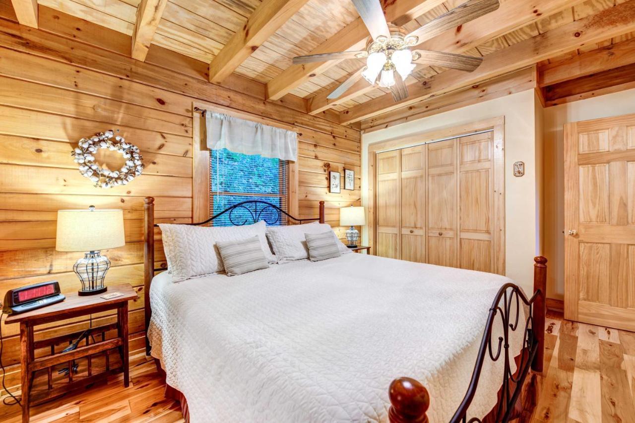 Waynesville Cabin With Covered Deck And Fire Pit! Lake Junaluska Экстерьер фото